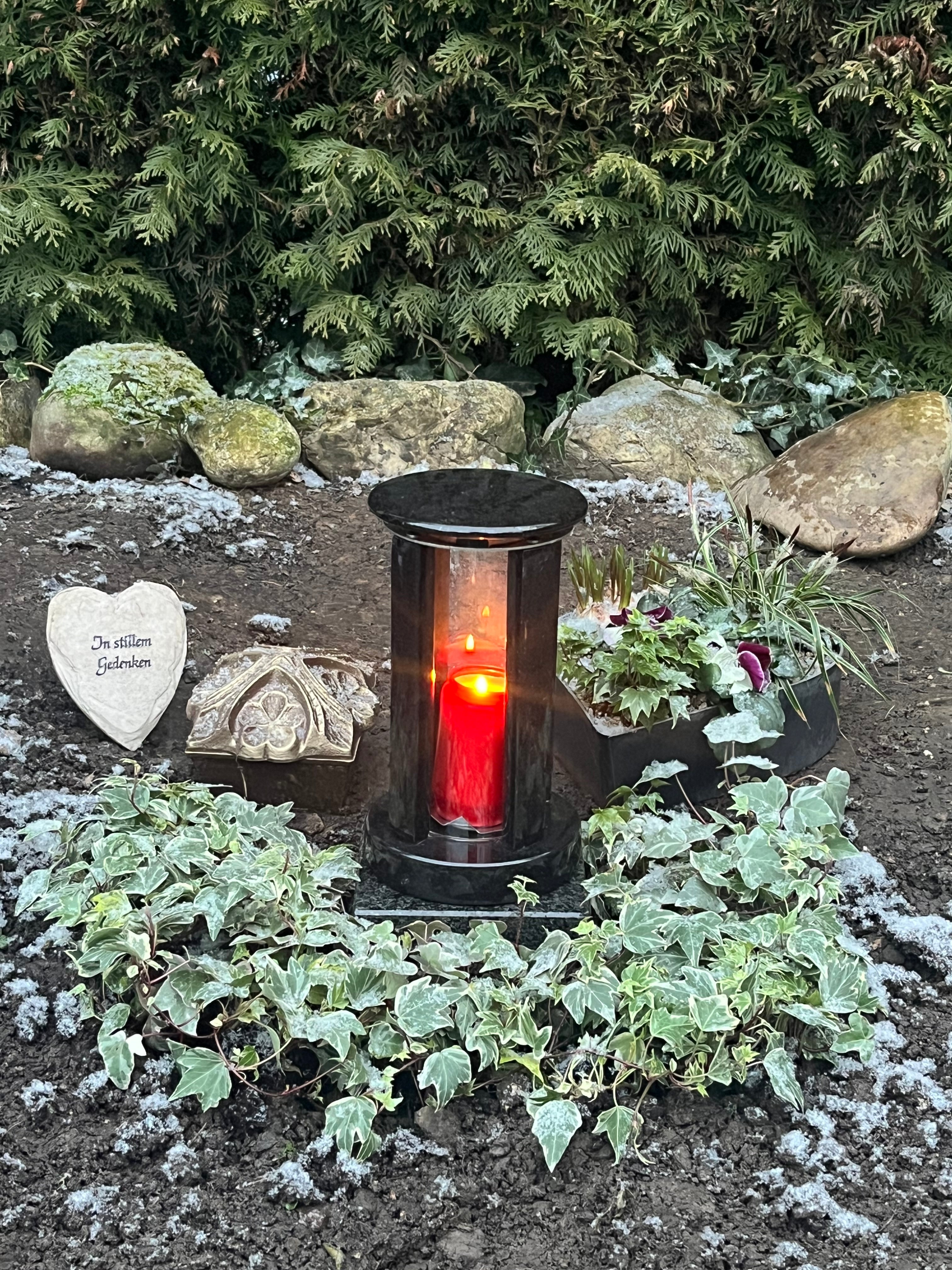 Grablaterne "Granitwache"