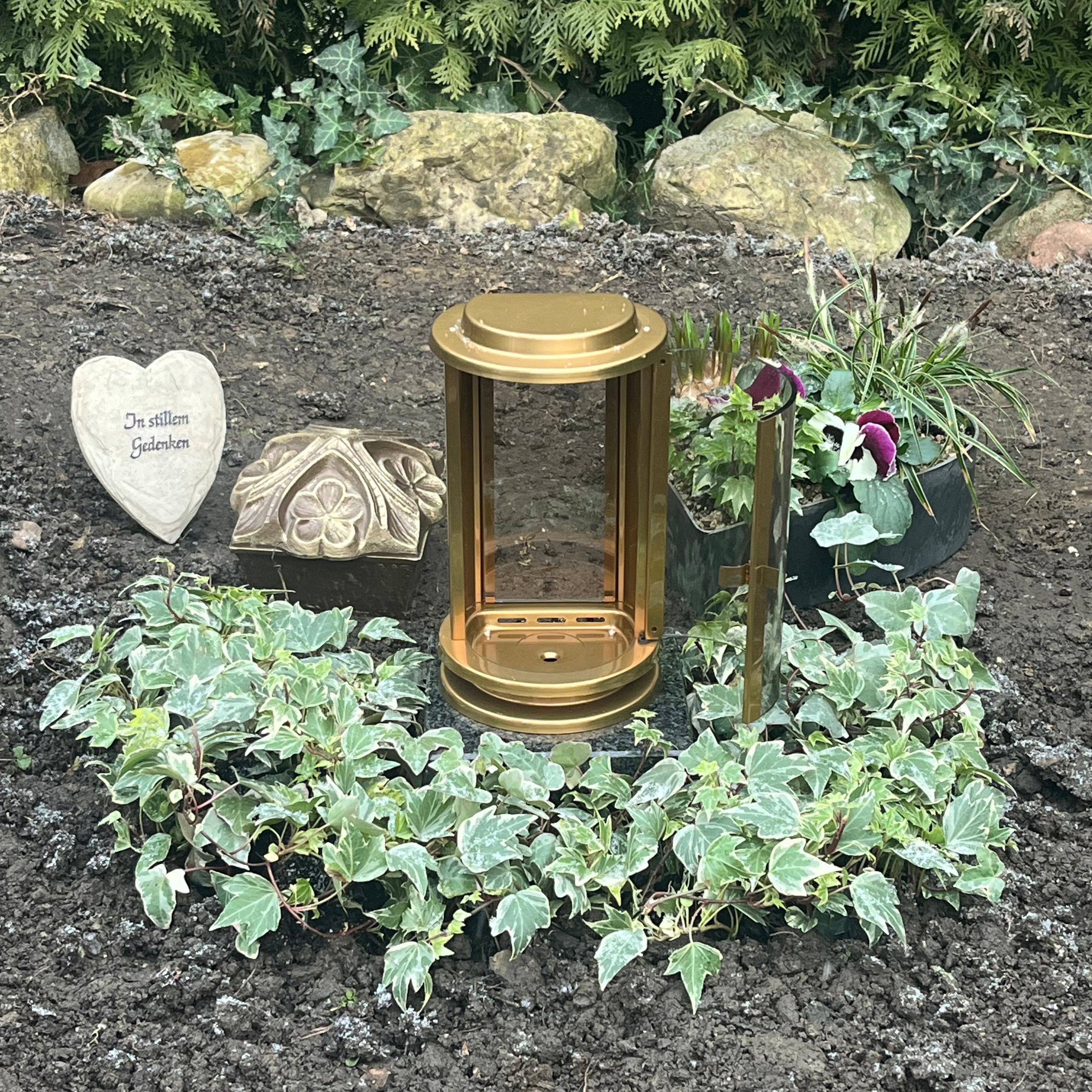 Halbrunde Grablampe "Silberfluss"