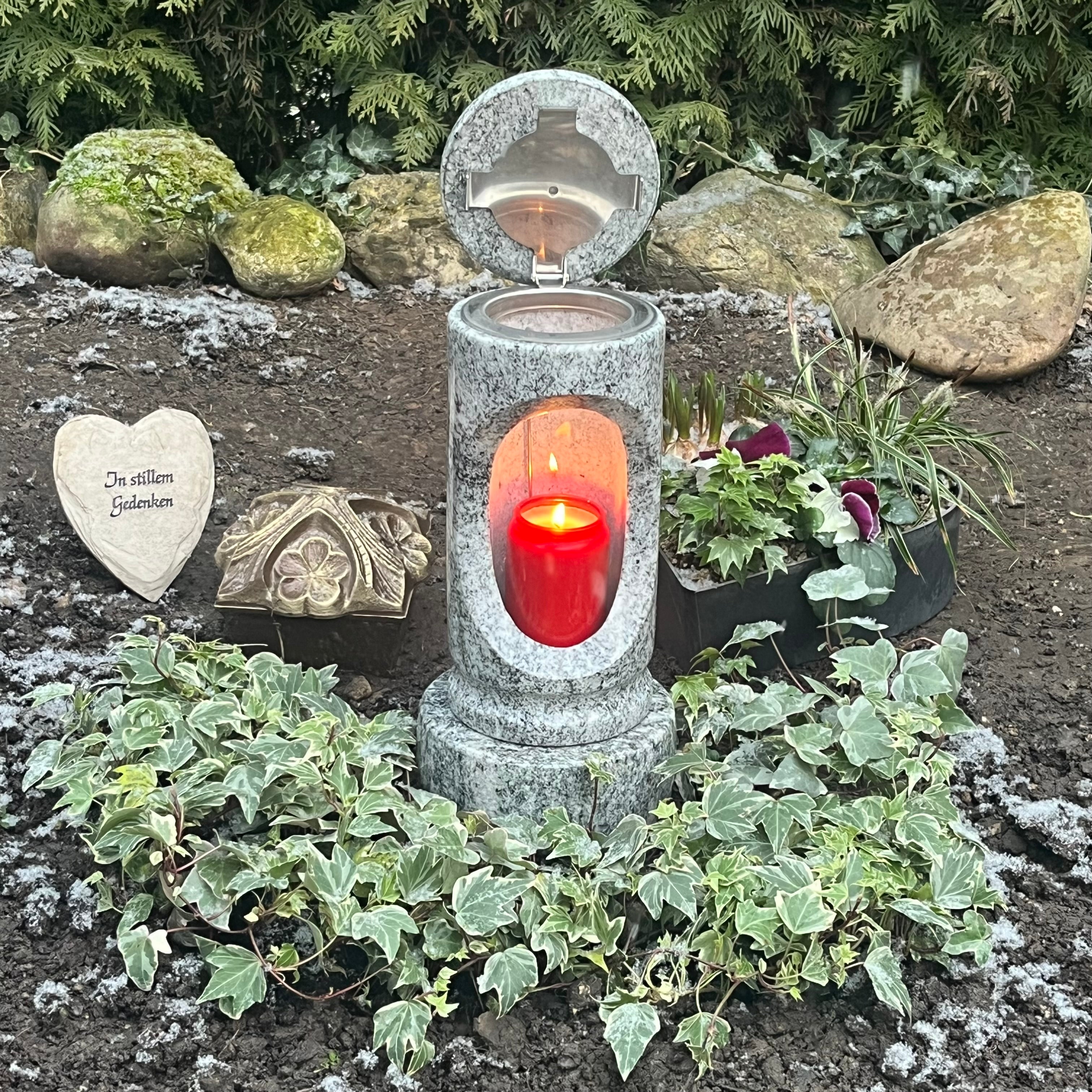 Grablaterne "Weisser Wächter"