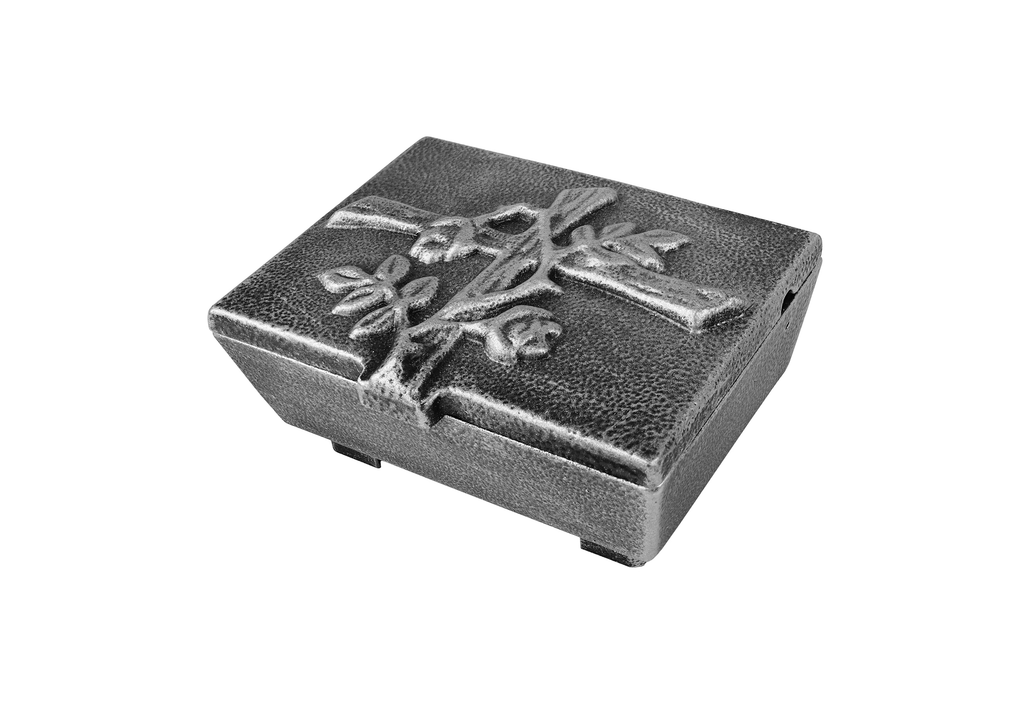 Grabweihkessel mit Kreuz und Zweigen