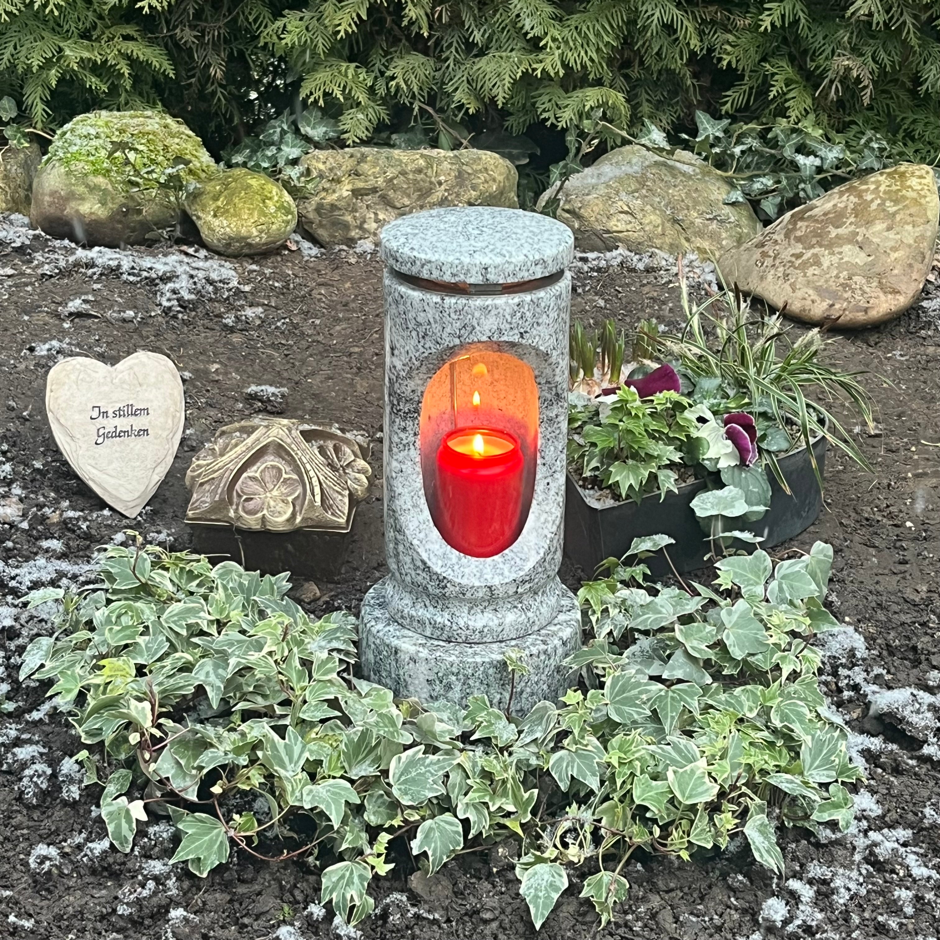 Grablaterne "Weisser Wächter"