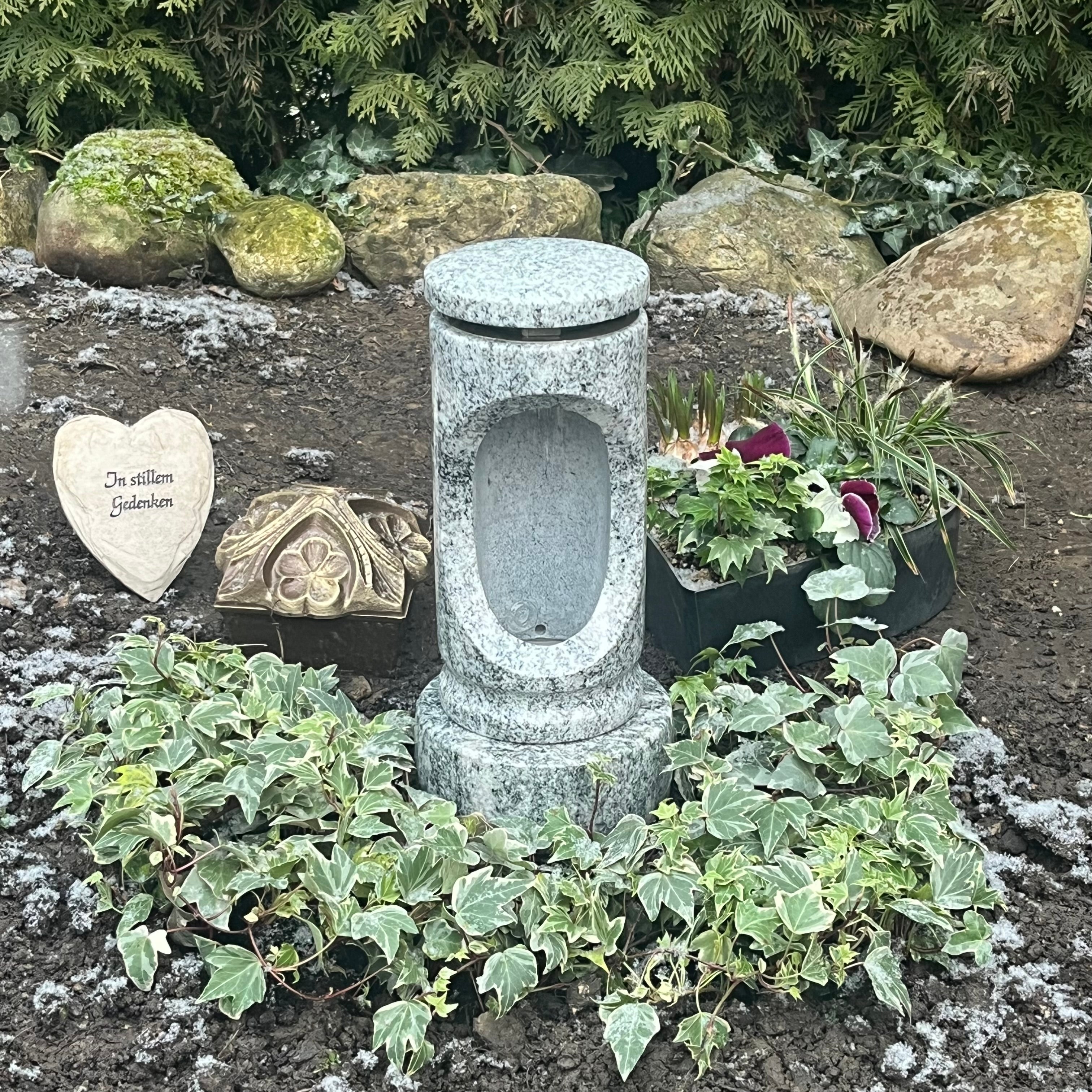 Grablaterne "Weisser Wächter"