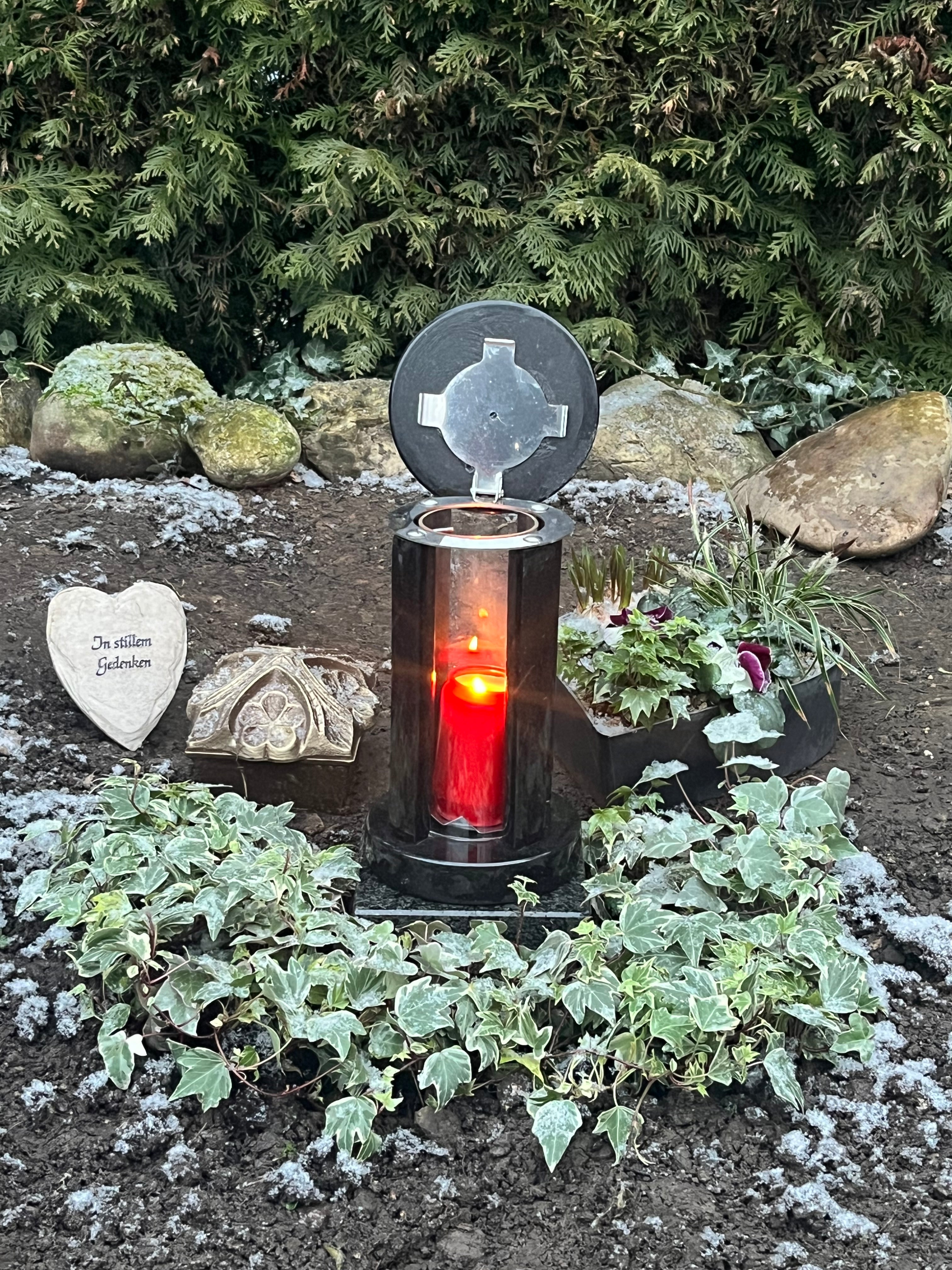 Grablaterne "Granitwache"
