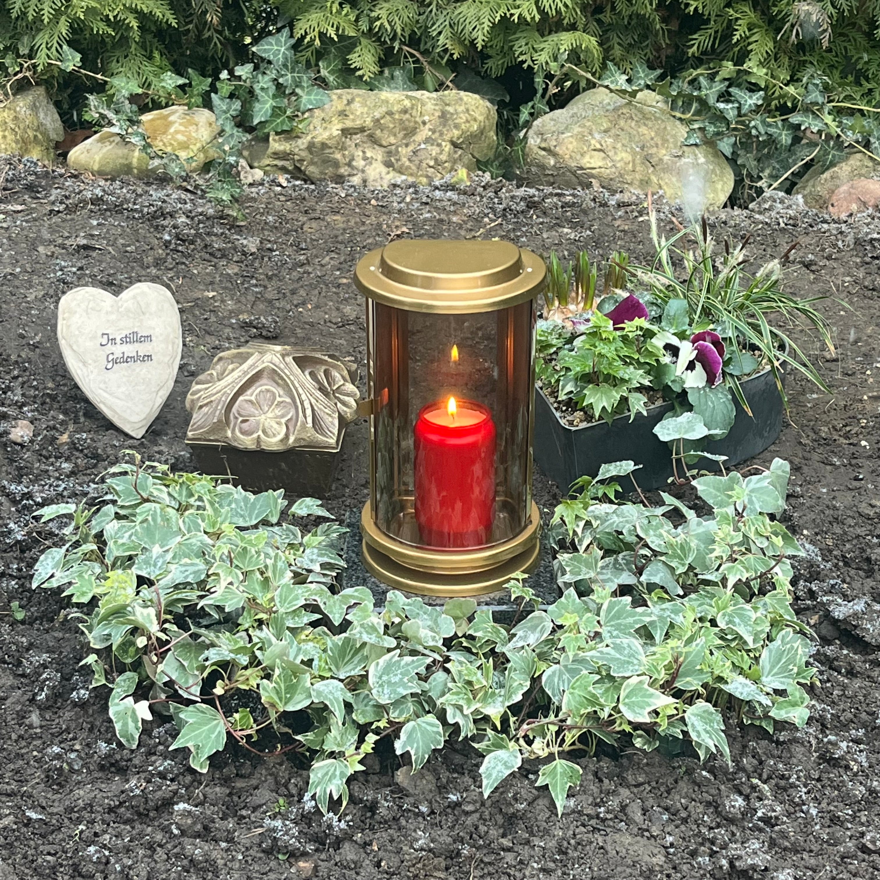 Halbrunde Grablampe "Silberfluss"