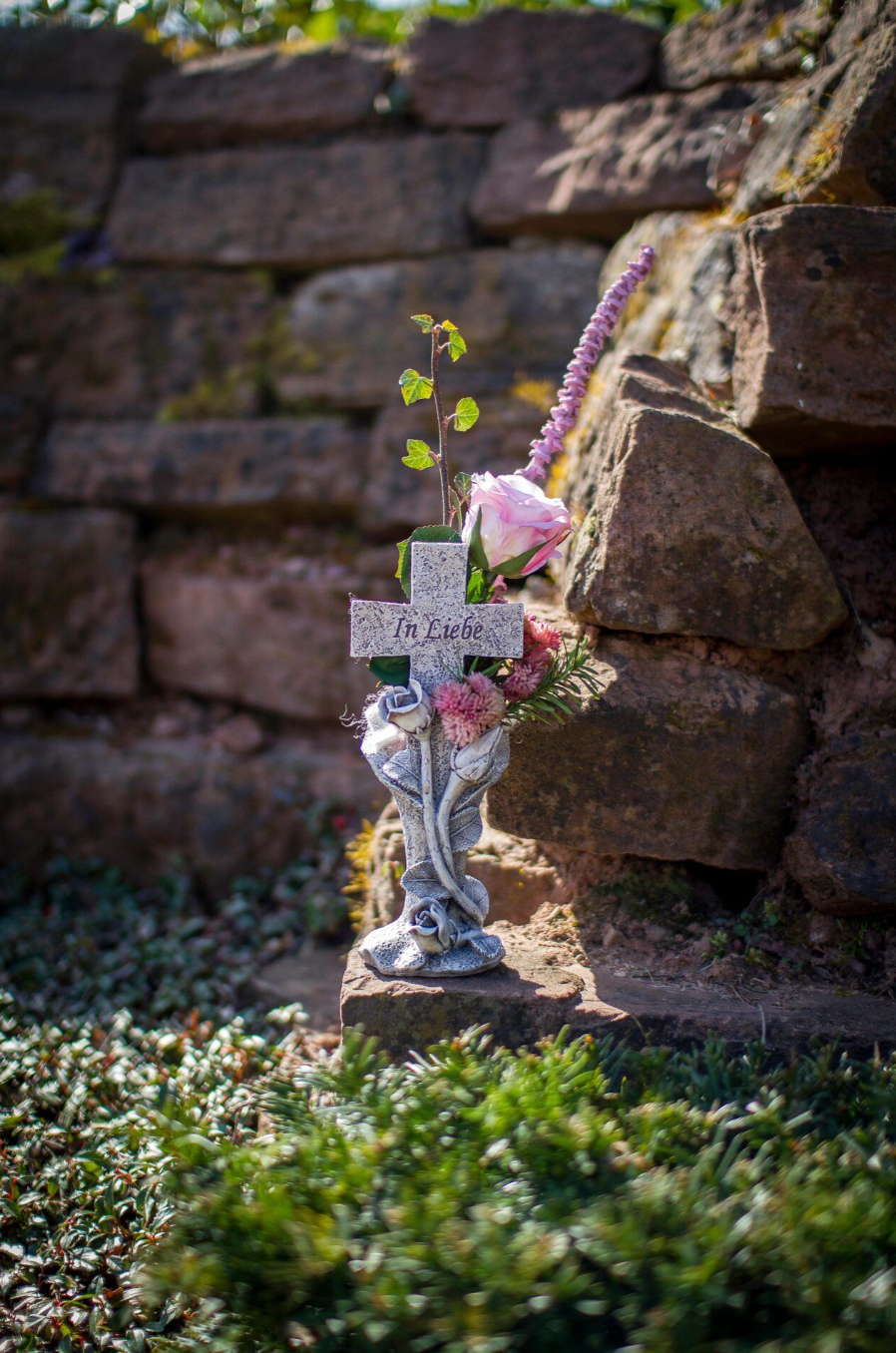 Vase mit Rosenranke "In Liebe"-GrabschmuckWELT